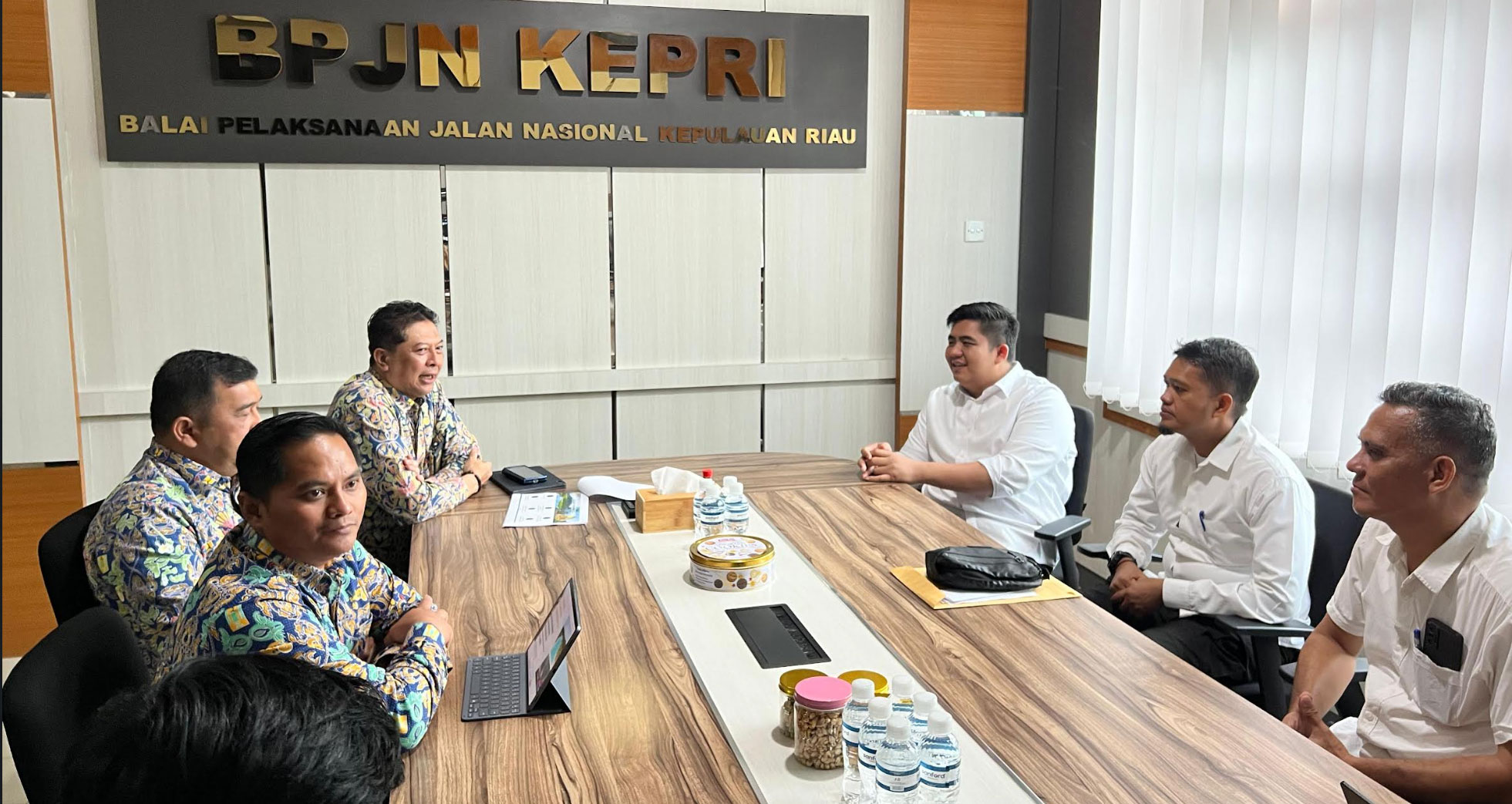 Bupati Bintan Roby Kurniawan Dorong Pembangunan Jalan dan Jembatan di Bintan Lewat BPJN Kepri