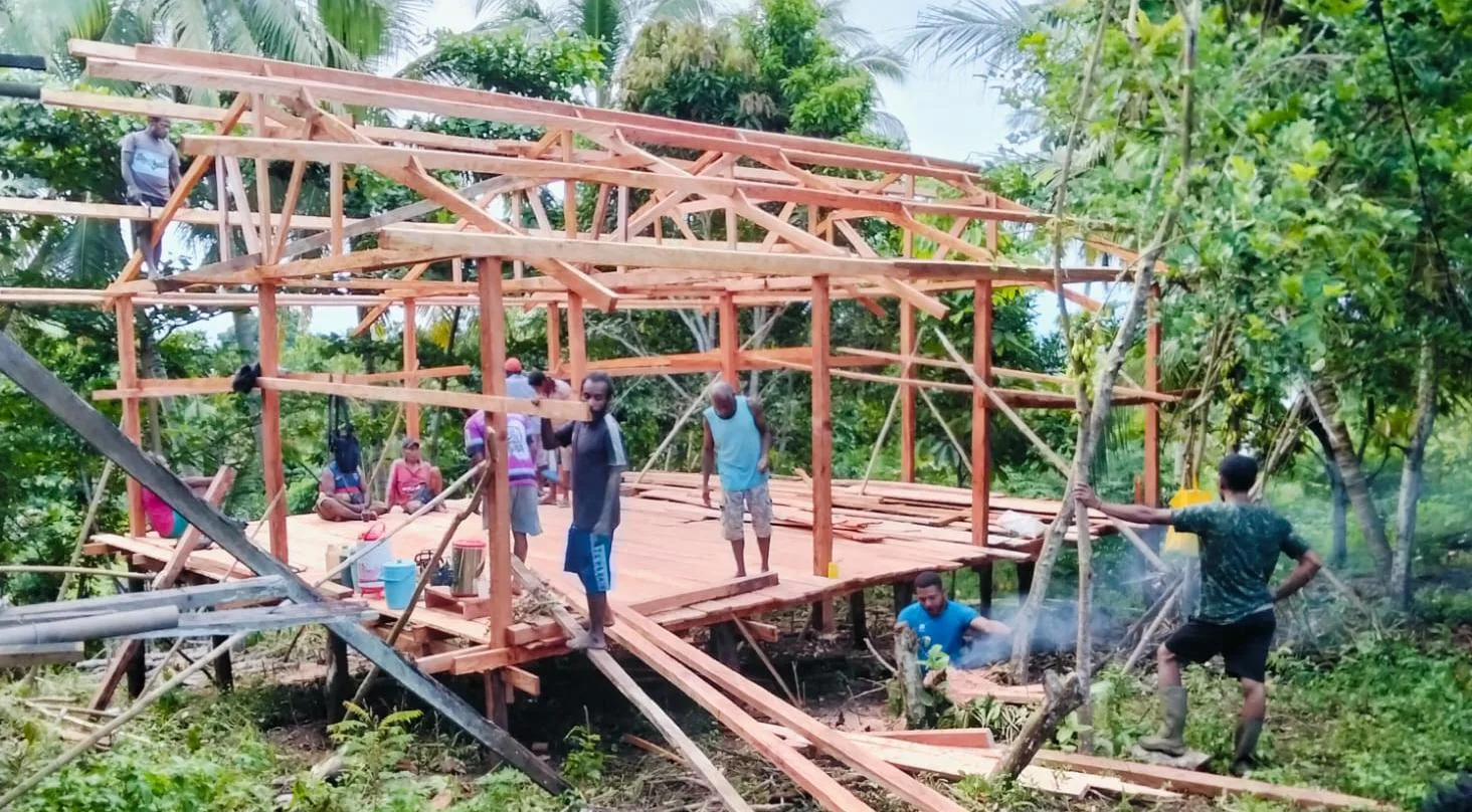 Warga Kampung Kameyakha di Jayapura Bangun Rumah Swadaya Pakai Kayu dari Hutan, Tak Ada Bantuan Pemkab
