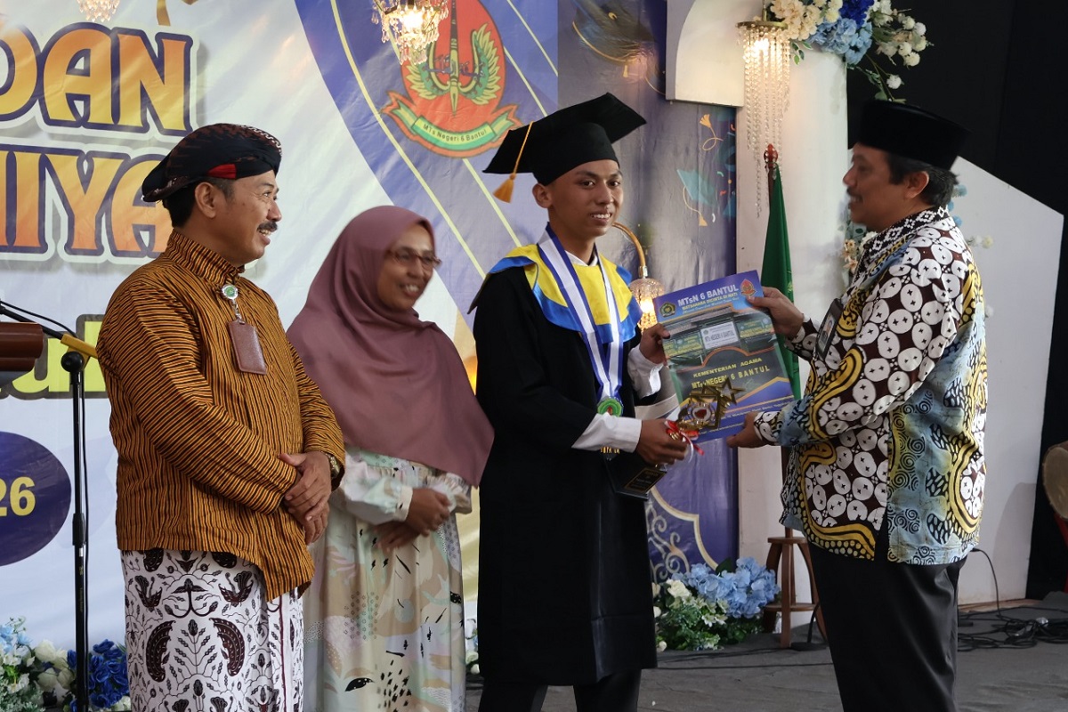 183 Siswa MTsN 6 Bantul Diwisuda, 30 Hafidz dan Hafidzah Tampilkan Bacaan Al-Qur'an di Haflah Quraniyah