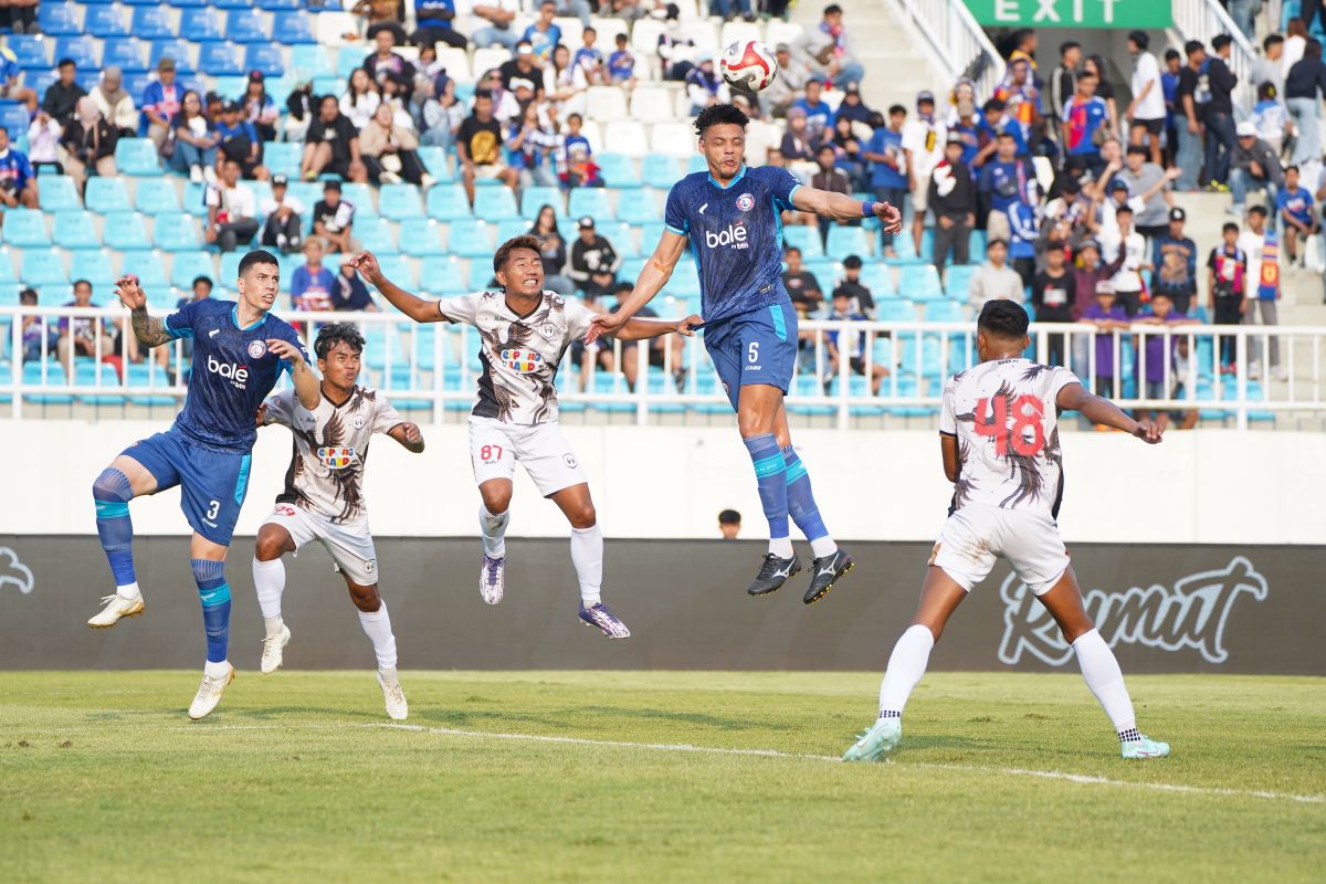Arema FC Taklukkan Rans Nusantara 2-0 di Uji Coba Stadion Kanjuruhan, Gol Diego Landis dan Gustavo Franca