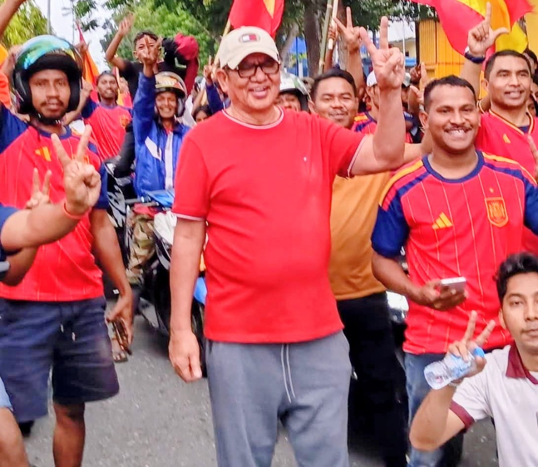Bupati Maluku Tenggara Borong Dagangan UMKM Saat Nobar Piala Dunia, Ratusan Warga Padati Gedung Serbaguna