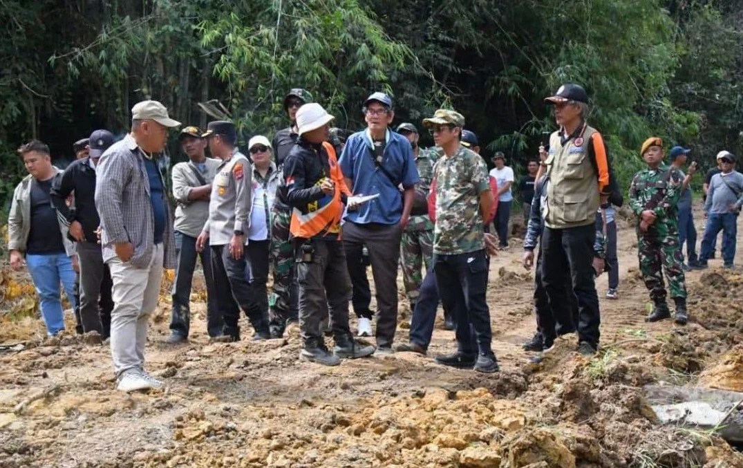 Bupati Nunukan Janji Perbaiki 5 Titik Jalan Rusak di Krayan dalam Sepekan, Akses Warga Sempat Terputus Lumpur