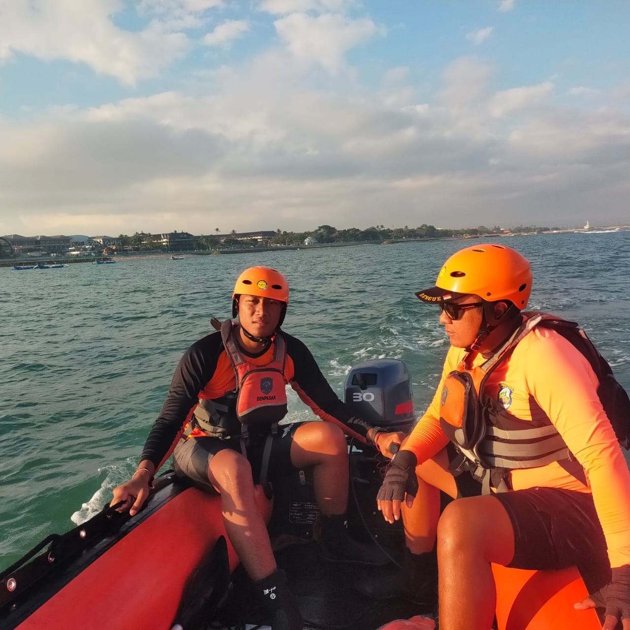 Dua Bocah Asal Kuta Hilang Terseret Arus Pantai Kuta, Tim SAR Gabungan Kerahkan Jetski dan Perahu Karet