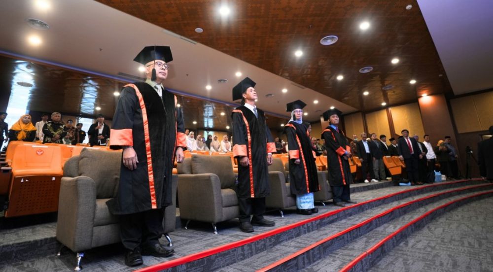 UNJA Resmi Miliki 100 Guru Besar, Empat Profesor Baru Dikukuhkan di Auditorium Mendalo