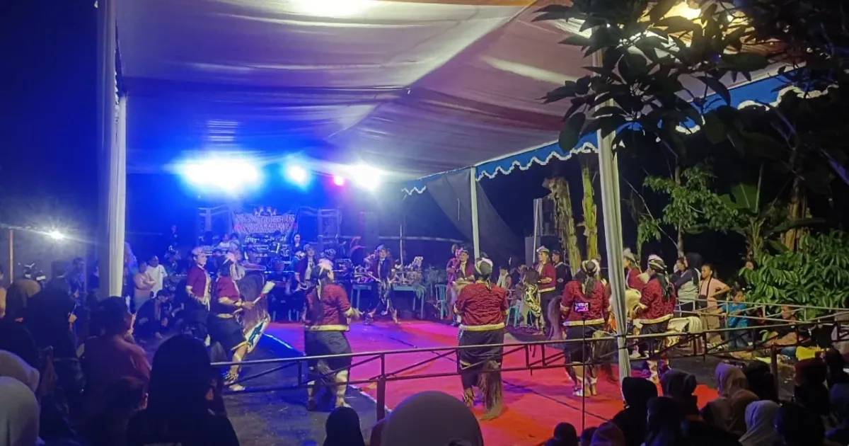 Ribuan Warga Padati Merti Dusun Pesanggrahan Kendal, Gebyar Jaran Kepang dan Ritual Sumber Mata Air Jadi Daya Tarik