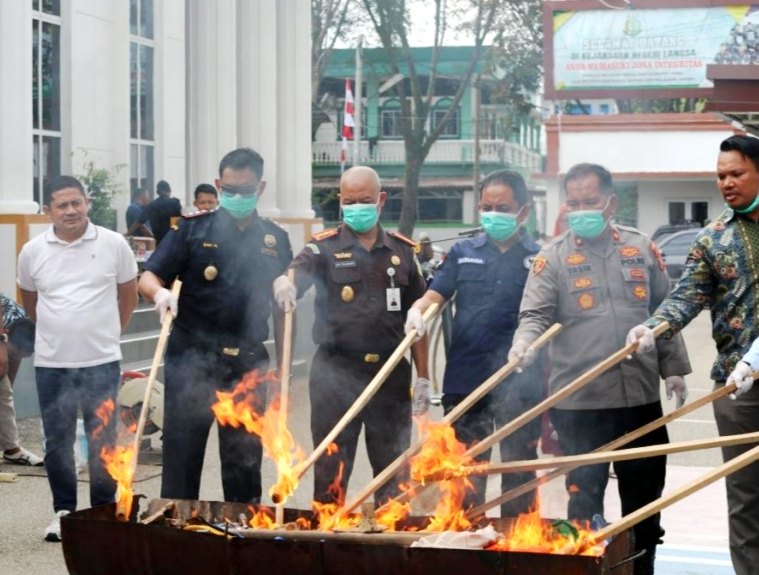 Kejari Langsa Musnahkan Sabu 135 Gram dan 12 Unit Elektronik dari Perkara Inkracht 4 Bulan