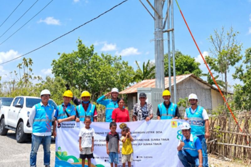 PLN Uji Jaringan Listrik 11 Km di Dusun Papu, Desa Pelosok Sumba Timur