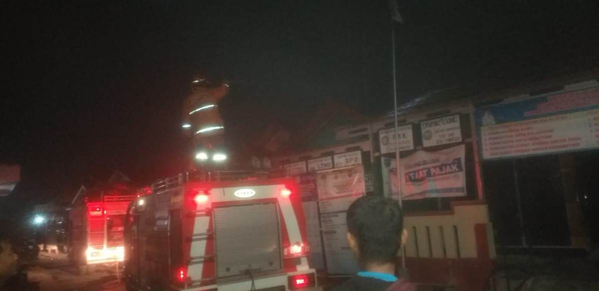Balai Desa Lumingser Tegal Kebakaran Tengah Malam, Dua Ruang Penting Hangus Akibat Korsleting Listrik