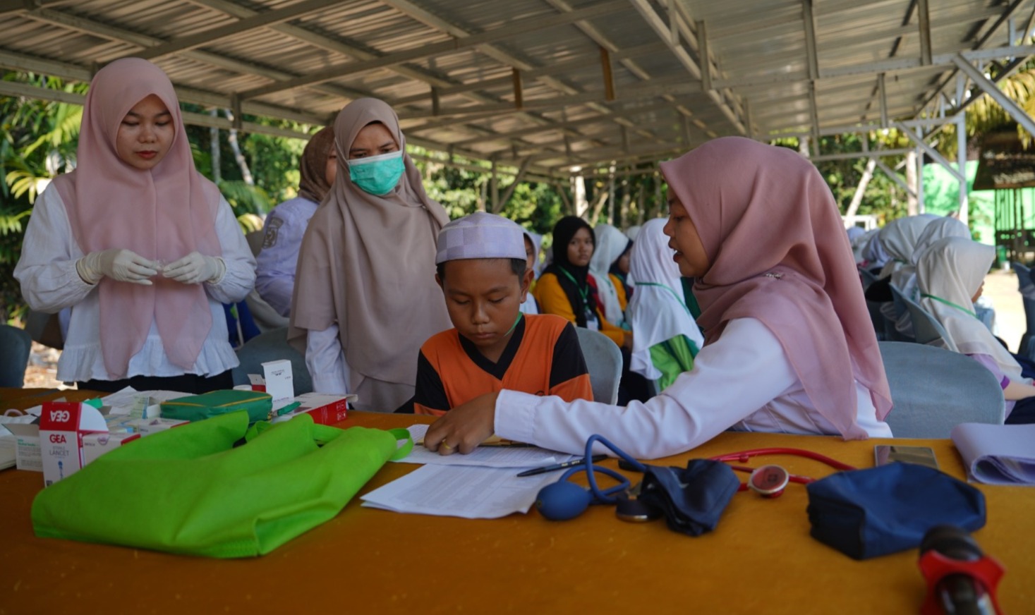 Cegah Stunting Sejak Dini, Dinkes Balangan Periksa Kadar Hemoglobin Ratusan Siswa MTs di Halong