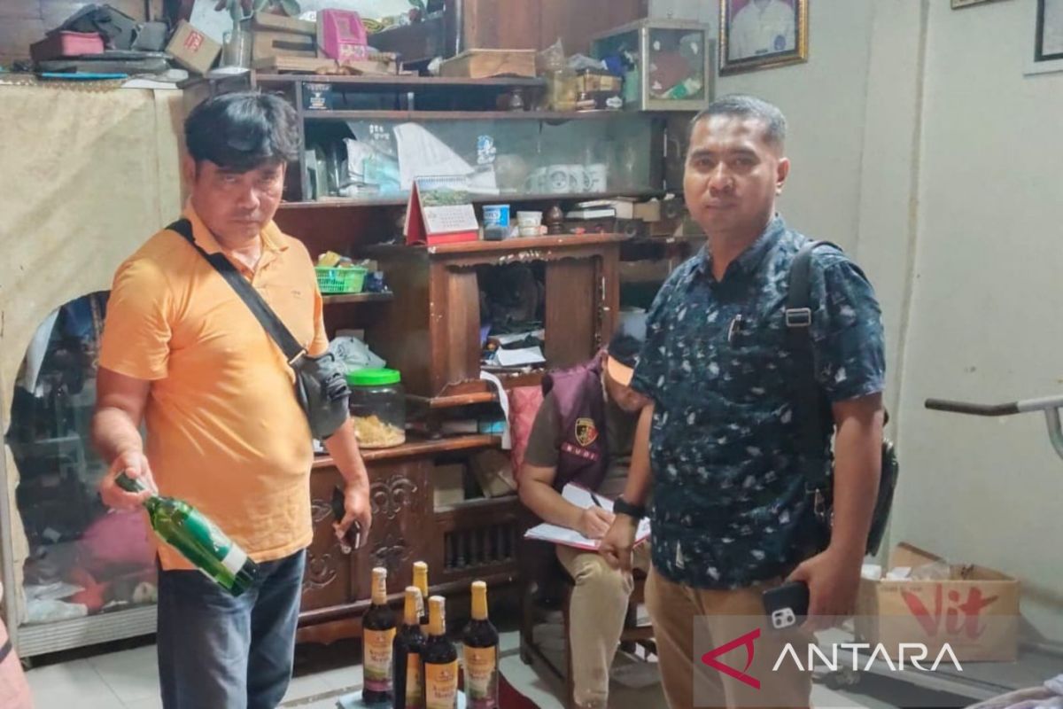 Polresta Cirebon Sita 195 Botol Miras Ilegal dari 8 Lokasi, Razia Diperketat Selama Agustus