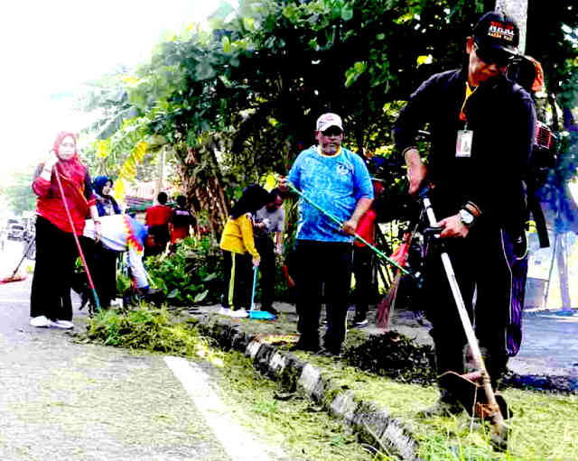 Pemkot Tanjungpinang Kerahkan 20 OPD Gotong Royong Bersihkan Ruas Jalan Menuju Arena MTQ XII Kepri