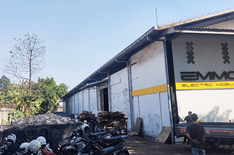Meski Disegel Kejagung, Gudang Motor Listrik BGN di Sentul Bogor Masih Beroperasi, Petugas Bungkam