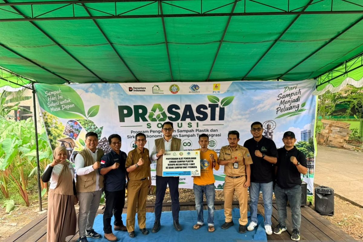 PLN Peduli dan 3 Bank Sampah Pontianak Ubah Sampah Plastik Jadi Sumber Ekonomi Warga