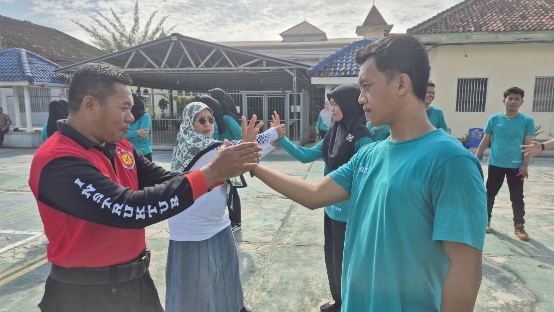 Petugas Lapas Perempuan Bandar Lampung Latihan Beladiri Praktis dan Drill Borgol dari Instruktur SPN Polda Lampung