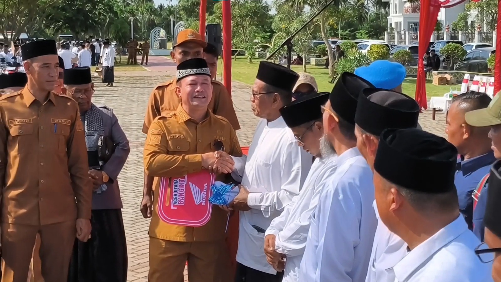 Pemkab Aceh Utara Serahkan 852 Motor Honda Beat untuk Seluruh Imum Gampong, Perkuat Syariat Islam di Desa