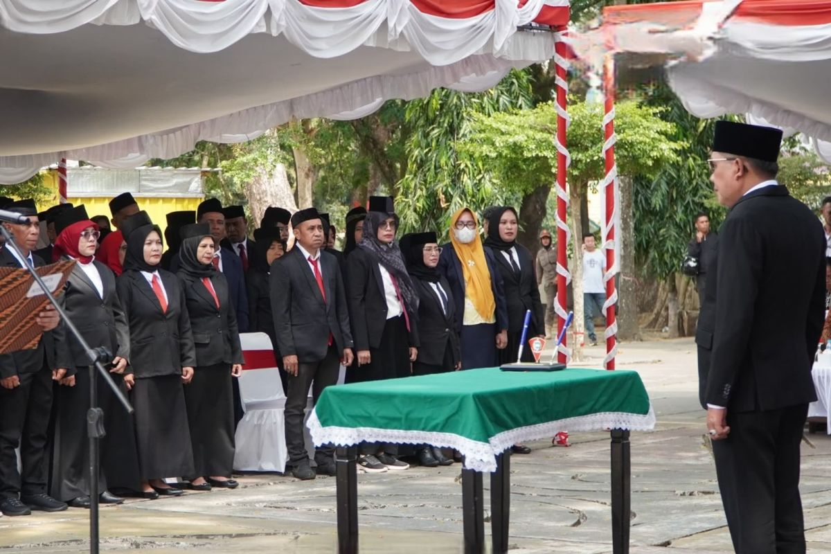 Pemkot Ambon Targetkan 7-10 Pegawai per Kelurahan, 224 Pejabat Baru Dilantik di Taman Pattimura