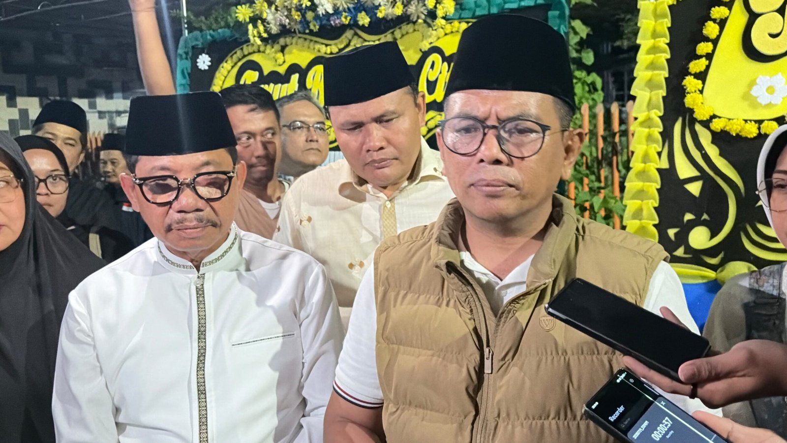 Gubernur Banten Andra Soni Melayat ke Rumah Duka Ketua DPRD Kota Tangerang Rusdi, Kenang Sosok Penyejuk Politik