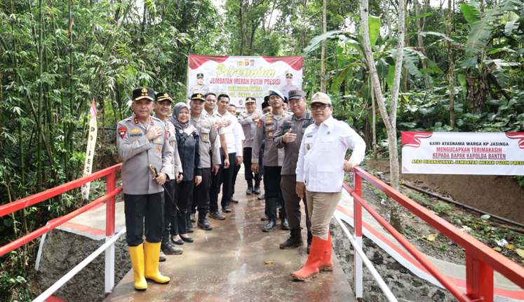 Kapolda Banten Resmikan Jembatan Merah Putih Presisi di Lebak, 1.000 Pohon Ditanam untuk Hijaukan Lingkungan