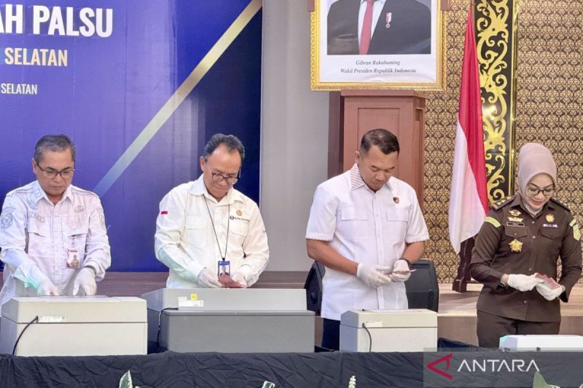 Rupiah Melemah 46 Poin ke Rp17.864 per Dolar AS, Dipicu Lonjakan Harga Minyak Dunia