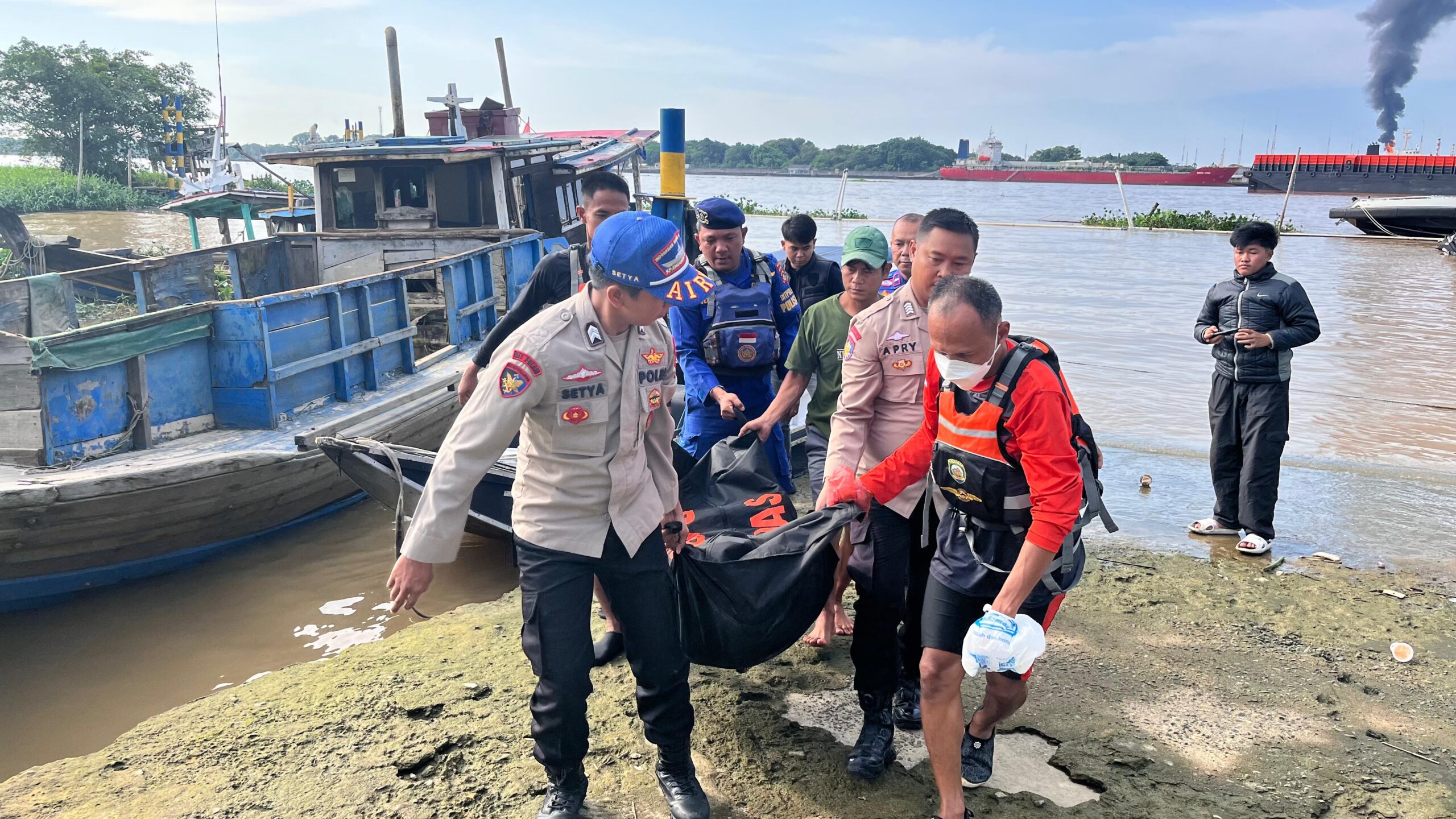 Jasad Pria Tanpa Identitas Ditemukan Mengapung di Sungai Musi Banyuasin, Polisi Lakukan Identifikasi