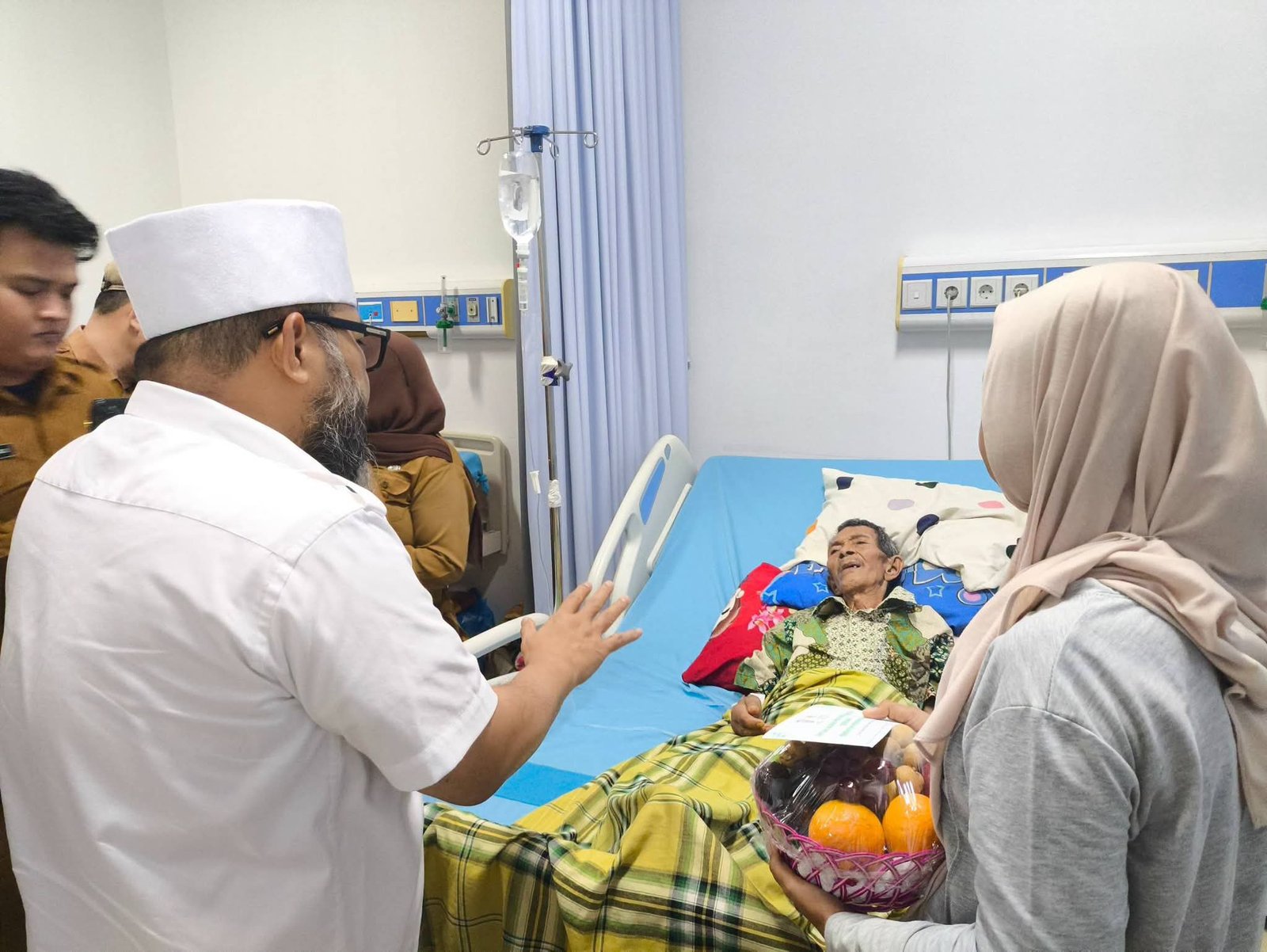 Gubernur Bengkulu Helmi Hasan Sidak ke RSUD M. Yunus, Temui Pasien dan Tenaga Medis di Ruang IRNA Fatmawati