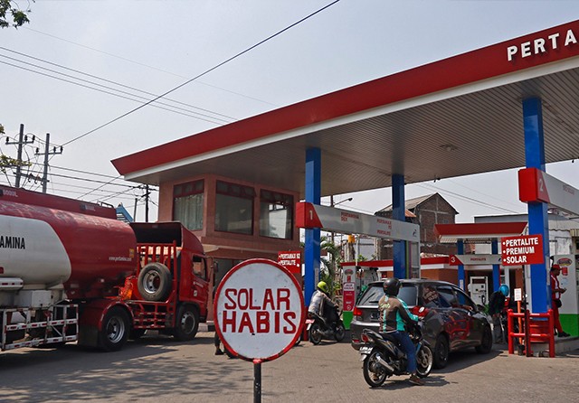 Sopir Truk di Kalimantan Barat Keluhkan Kelangkaan Solar Bersubsidi, Desak Aparat Tindak Tegas Penimbunan