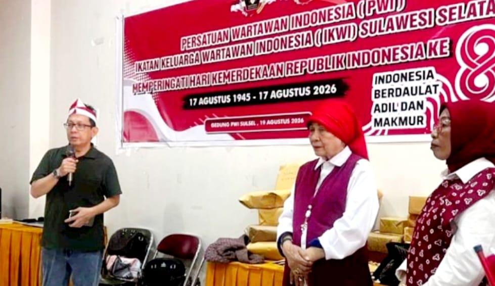 PWI dan IKWI Sulsel Ramaikan HUT RI ke-81 dengan Lomba Joget Balon hingga Karaoke di Makassar