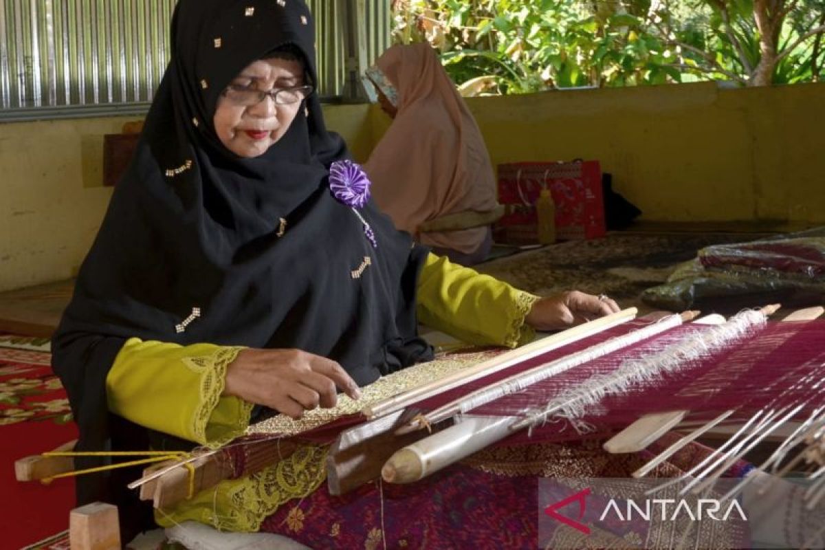 Pemkab Bangka Barat Kembangkan Kain Cual Mentok sebagai Penggerak Ekonomi Masyarakat