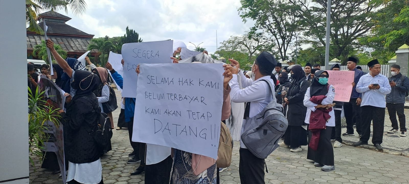 TPG Guru PAI di Lombok Tengah Tak Kunjung Cair Sejak Januari 2026, Ratusan Guru Datangi Kemenag