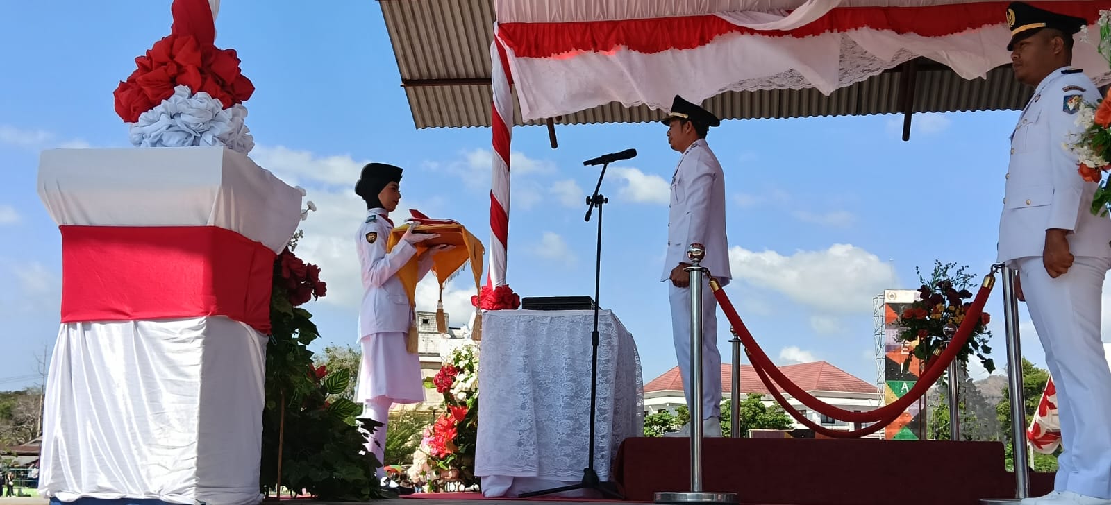 Formasi Garuda dari 70 Paskibraka Mewarnai Pengibaran Merah Putih di HUT ke-81 RI Enrekang