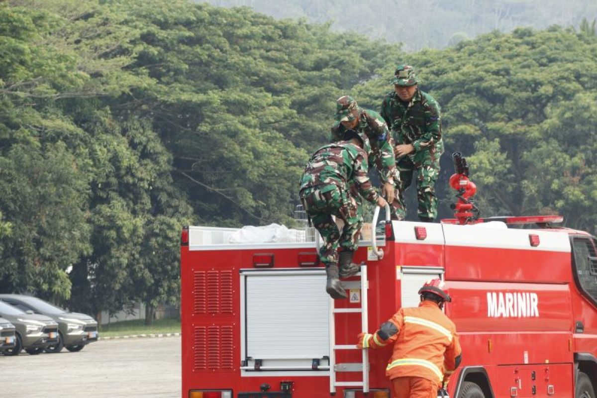 Brigif 4 Marinir/BS Pesawaran Latih Tim Rescue Ransus Damkar Antisipasi Karhutla