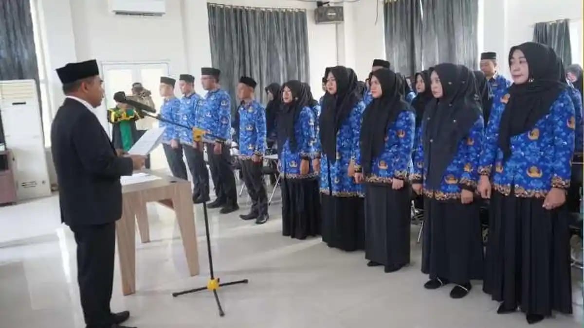 Pemkab Abdya Lantik 50 ASN Fungsional, Plt Sekda Minta Pegawai Junjung Nilai BerAKHLAK dan Profesionalisme