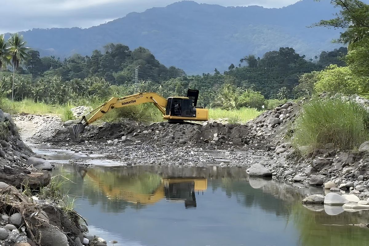 Pemprov Sumbar Normalisasi Aliran Sungai Batang Anai di Padang Pariaman, Jembatan Darurat Segera Dibangun