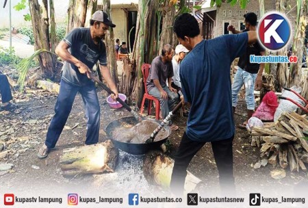 Bukan Sekadar Masak Jenang, Tradisi Ngejenang di Tanggamus Jadi Perekat Warga di Tengah Gempuran Zaman