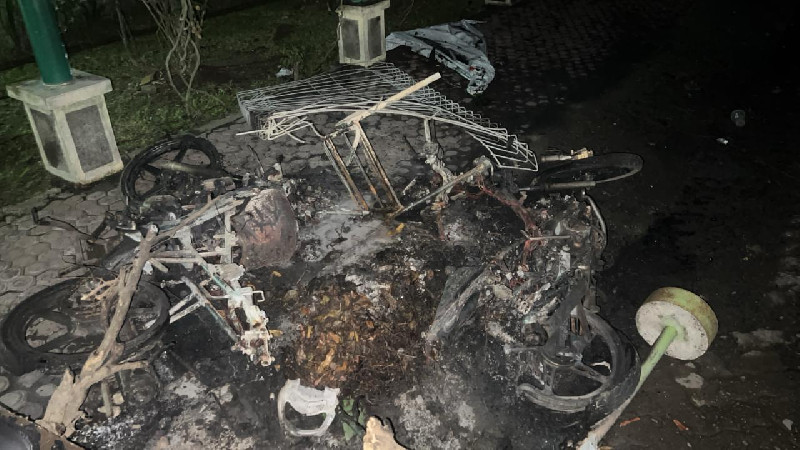 Keributan Mahasiswa di Universitas Syiah Kuala Berujung Pembakaran Pos Satpam dan Gedung Kampus, Puluhan Motor Hangus