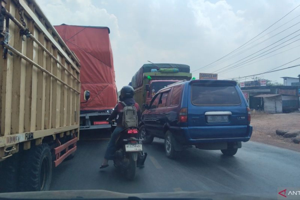 Polres Banyuasin Turunkan Tim Urai Mobile Atasi Kemacetan Jalintim KM 17, Pengendara Diminta Tak Serobot Antrean