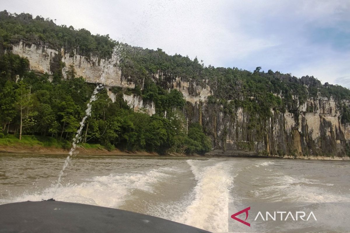 Pemkab Mahulu dan Unmul Kolaborasi Kembangkan Wisata Air Terjun Jantur Batang di Kampung Long Melaham