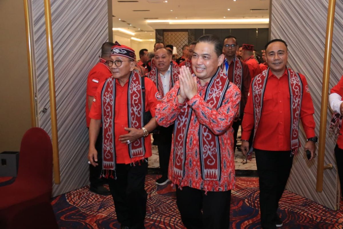 Gubernur Kalbar Ria Norsan Buka Konferensi GERDAYAK II, Ajak 1,3 Juta Pemuda Dayak Buktikan Diri Lewat Karya dan Prestasi