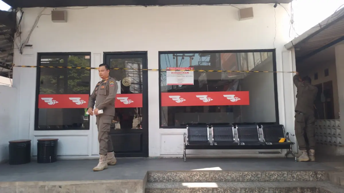 Satpol PP Sumedang Segel Shuttle BHISA Jatinangor Setelah Tiga Kali Surat Peringatan Tak Diindahkan
