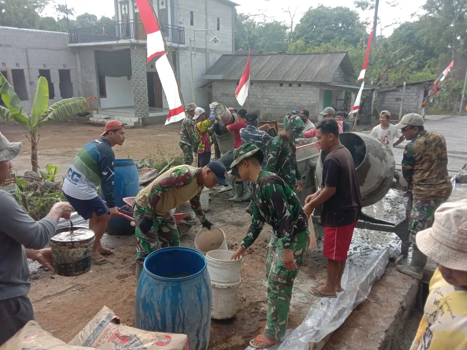 TMMD ke-129 Kodim 0714/Salatiga Rampungkan Jalan Beton di Desa Cukil, Gotong Royong Warga dan Satgas Jadi Sorotan