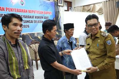 Empat Masyarakat Hukum Adat di Loksado HSS Resmi Diakui Pemerintah Daerah, Wabup Serahkan SK Bupati
