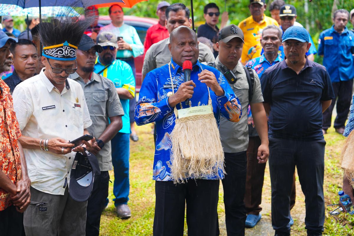 Gubernur Papua Yakin Kampung Nelayan Merah Putih di Supiori Dorong Ekonomi dari Keluarga hingga Kabupaten