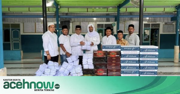 Plt Kadisdik Dayah Aceh Kunjungi Dayah Rahmatul Huda di Lhoksukon, Serahkan Bantuan untuk Santri