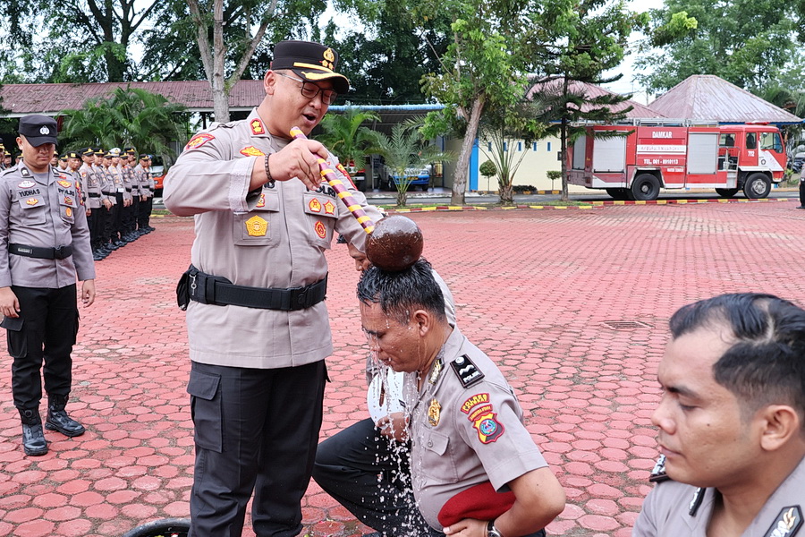 Kapolres Langkat Pimpin Upacara Kenaikan Pangkat 53 Personel, Berikut Rincian Lengkap Pangkatnya