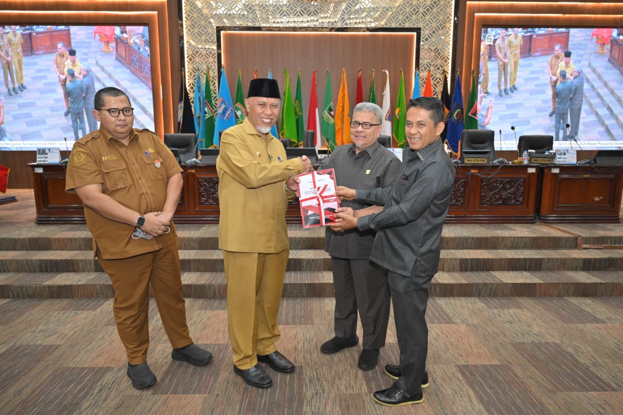 Gubernur Mahyeldi Serahkan KUA-PPAS 2027 ke DPRD Sumbar, Fokus pada Pemulihan Ekonomi Pasca Bencana