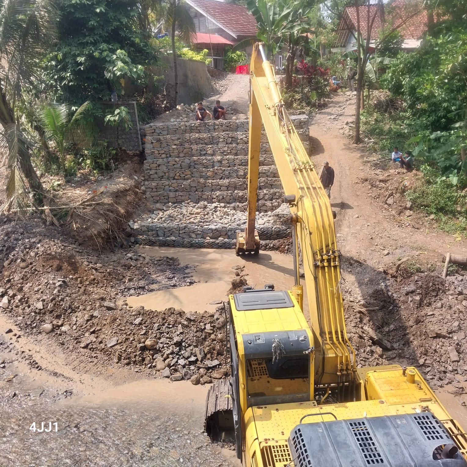 Jembatan Cigoha di Tanjungsari Bogor Ambruk Diterjang Arus Deras, Pemkab Pasang Bailey 27 Meter
