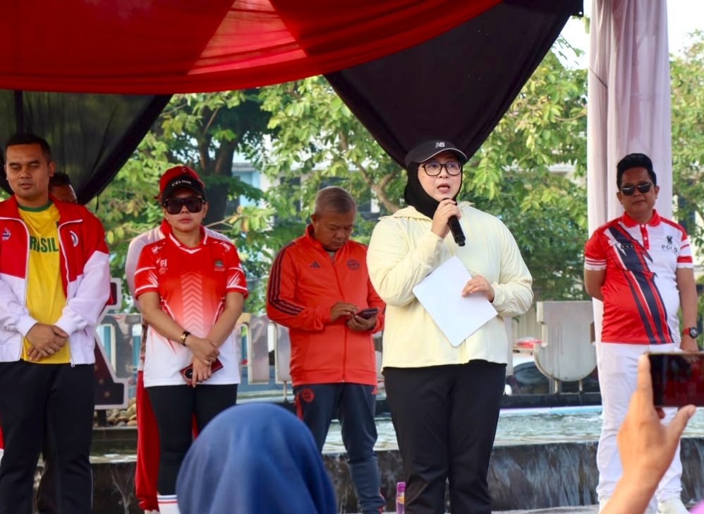 Wabup Tangerang Intan Nurul Hikmah Ajak 1.000 Warga Kelapa Dua Jalan Sehat, Perkuat Gotong Royong di HUT ke-81 RI