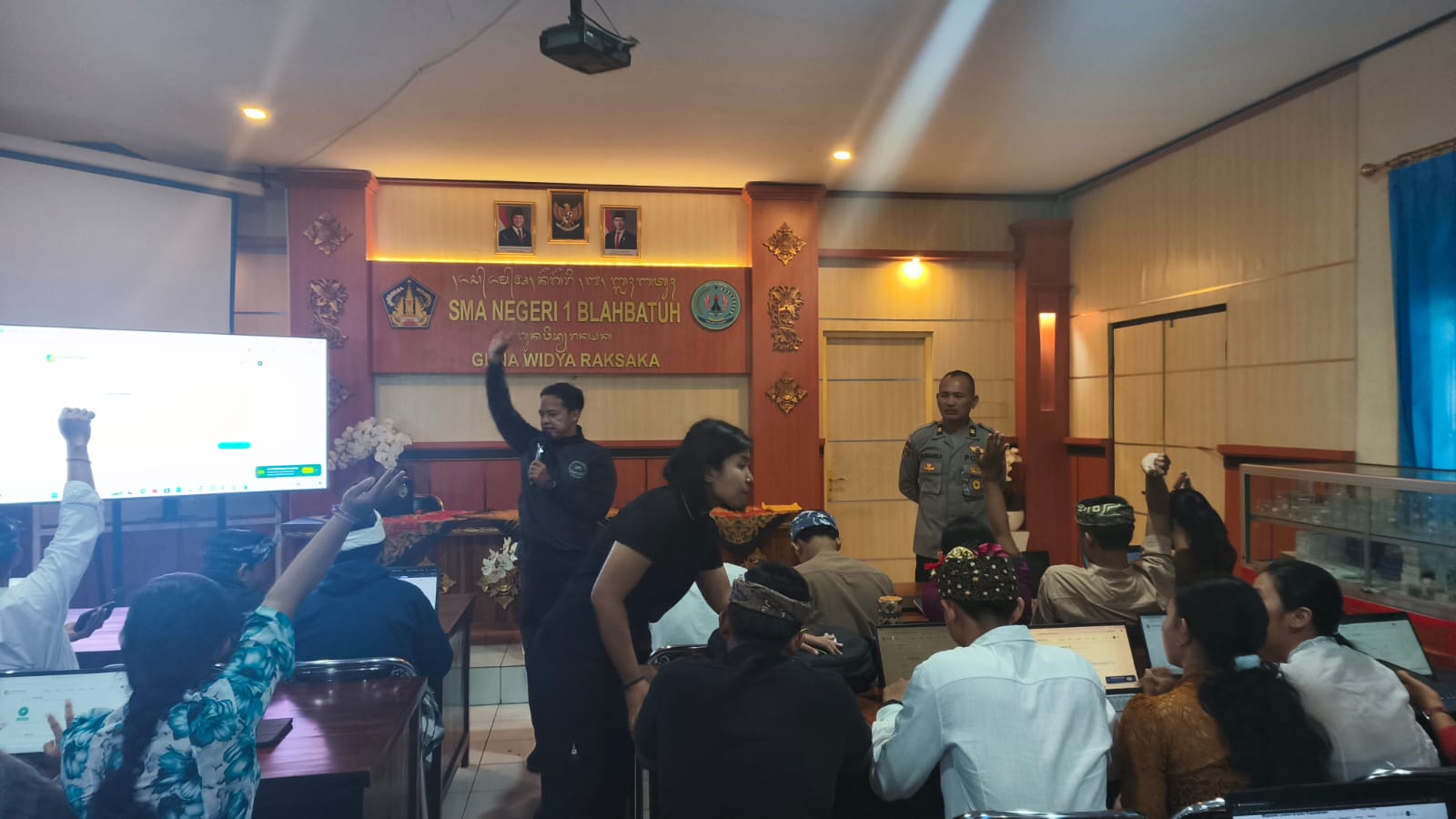 Polres Gianyar Latih 77 Pelajar SMAN 1 Blahbatuh soal Kecerdasan Buatan, Tekankan Etika Bermedia Digital