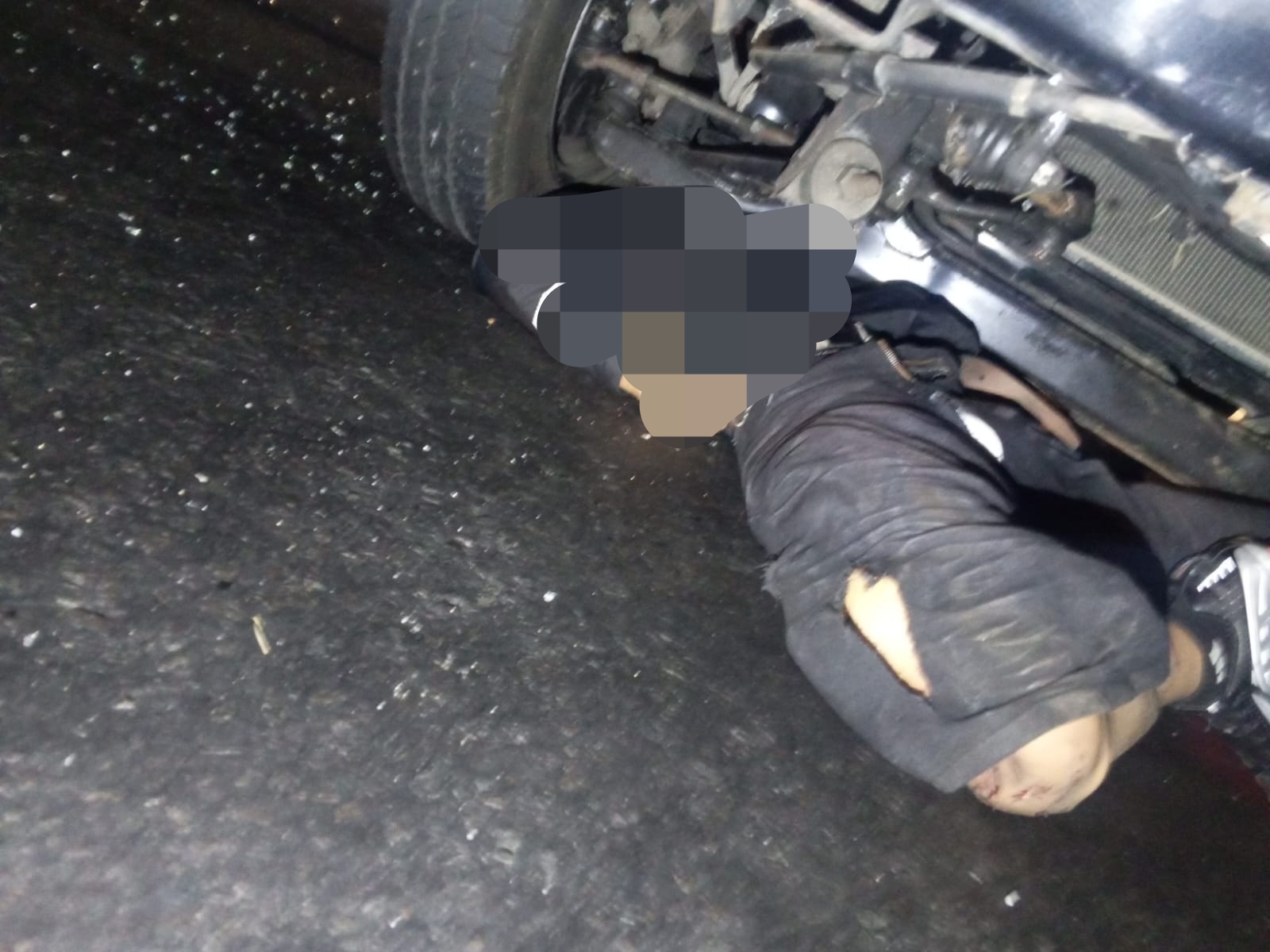 Kecelakaan Maut di Simpang Tiga Cebongan Salatiga: Pengendara Motor Tewas Terjepit di Kolong L300
