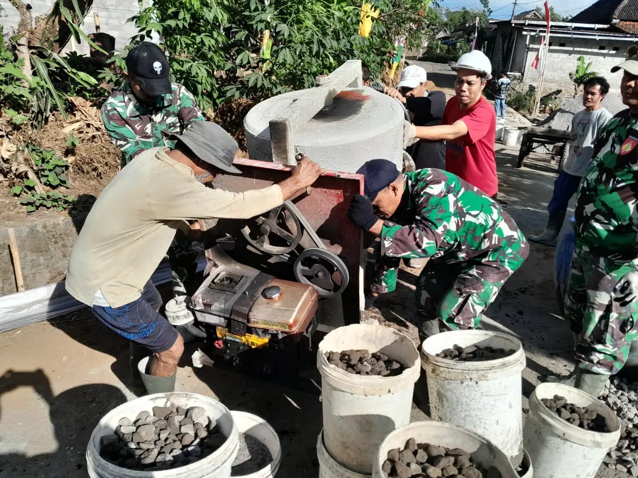 TMMD Reguler ke-129 Kodim 0714/Salatiga di Desa Cukil: Gotong Royong Percepat Pembangunan Jalan Rabat Beton untuk Akses Pertanian